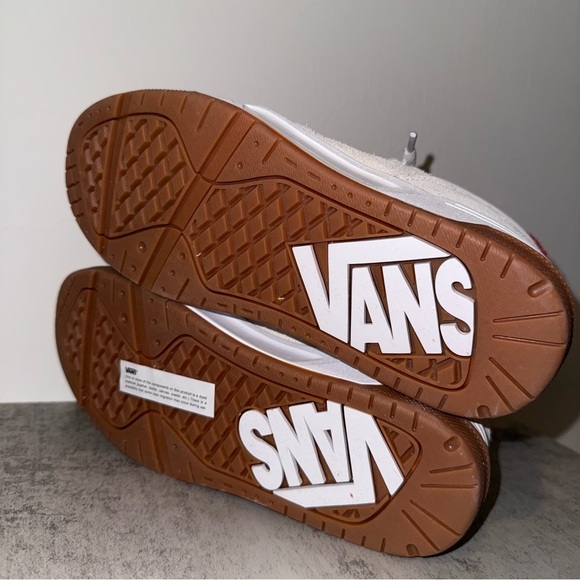 Vans Upland shoes in a White and Sun-Dried Tomato Red 6 Men’s / 7.5 Women’s - Picture 6 of 7